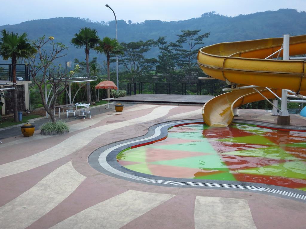 Bess Resort & Waterpark Hotel And Convention Malang Eksteriør billede
